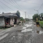 Sudah Diperbaiki, Kenapa Cepat Rusak? Jalan Madrasah Disorot Warga